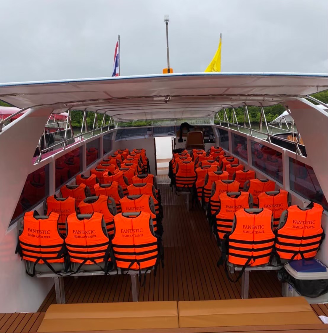 Fantastic speedboat seating with life jackets